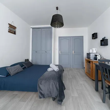 Apartment Design Studio In The City Center